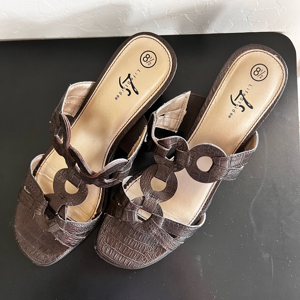life stride sandals with heel, brown, size 8 1/2 womens